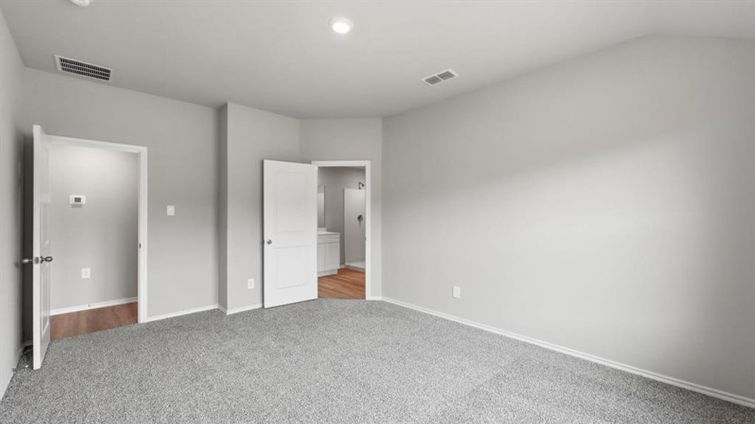 Spacious, unfurnished interior of a new home in Hickory Grove, Krum (Image 23).