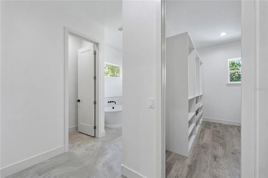 Spacious, unfurnished interior of a new home in , Leesburg (Image 20).