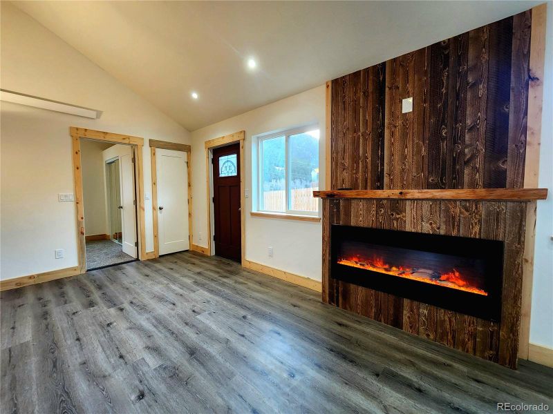 Spacious, unfurnished interior of a new home in , Downieville-Lawson-Dumont (Image 17).