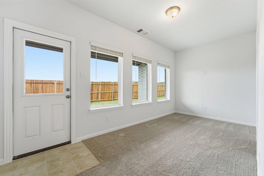 Spacious, unfurnished interior of a new home in Saddlebrook Estates, Waxahachie (Image 21).