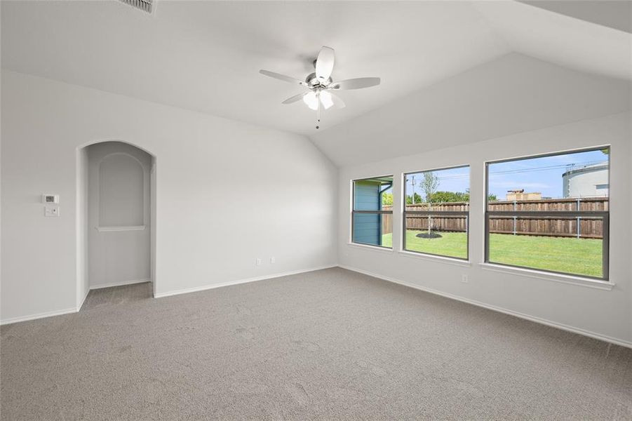 Spacious, unfurnished interior of a new home in Chisholm Hills, Cleburne (Image 30).