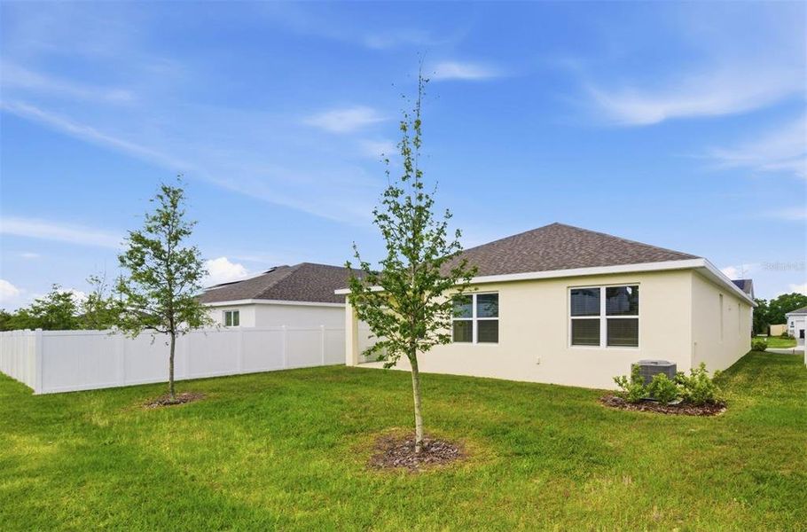 Exterior details and patio area of a home in Oakview, Apopka (Image 2).