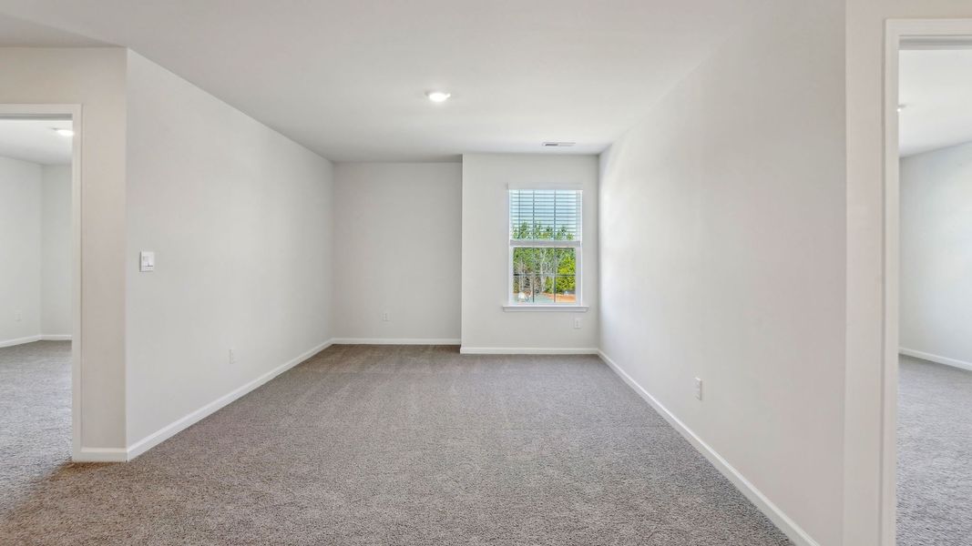 Spacious, unfurnished interior of a new home in Valleywood Farms, Waynesville (Image 27).