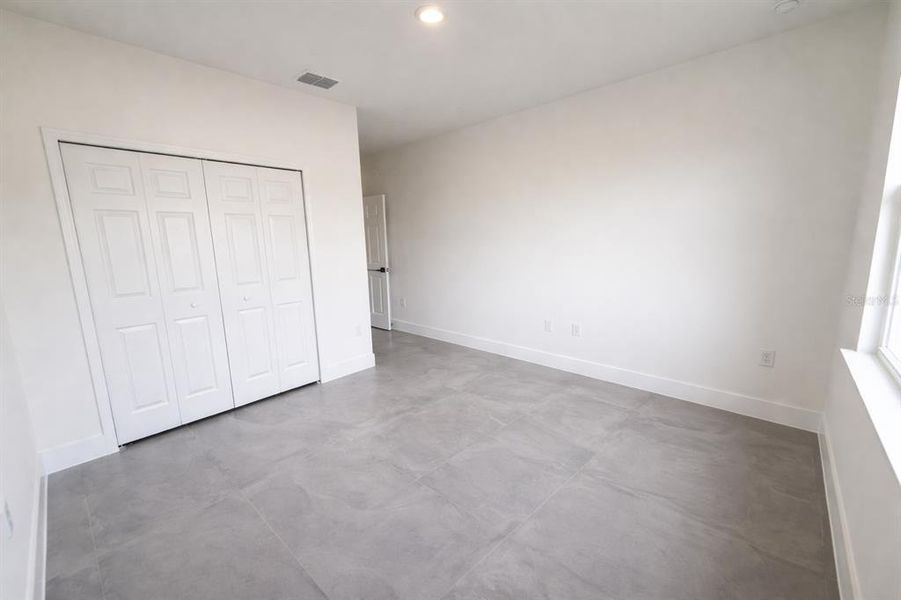 Spacious, unfurnished interior of a new home in , Ocala (Image 20).