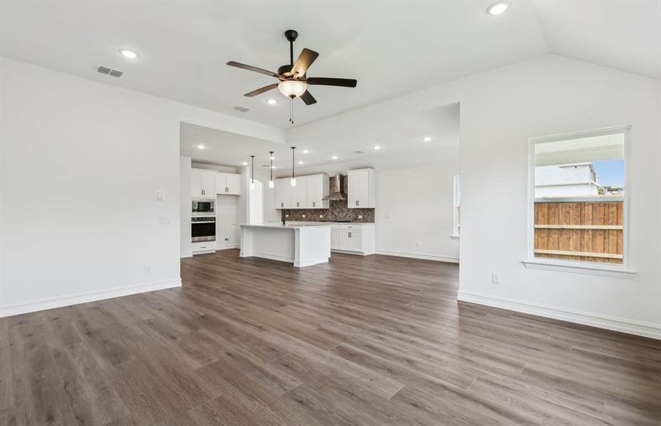 Gathering room drenched in natural light, creating a warm atmosphere *Model representation Gathering room drenched in natural light, creating a warm atmosphere *Model representation