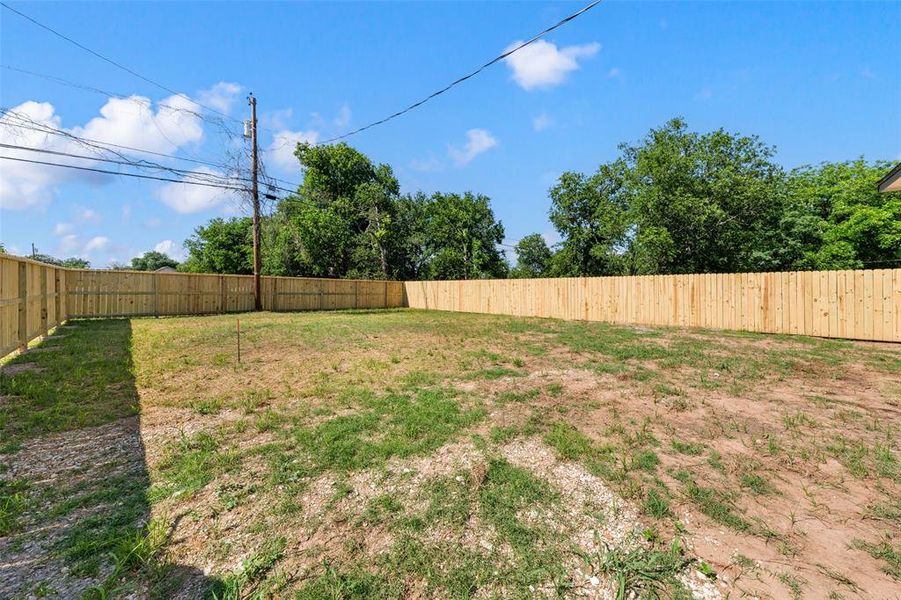 Exterior details and patio area of a home in , Waco (Image 3).