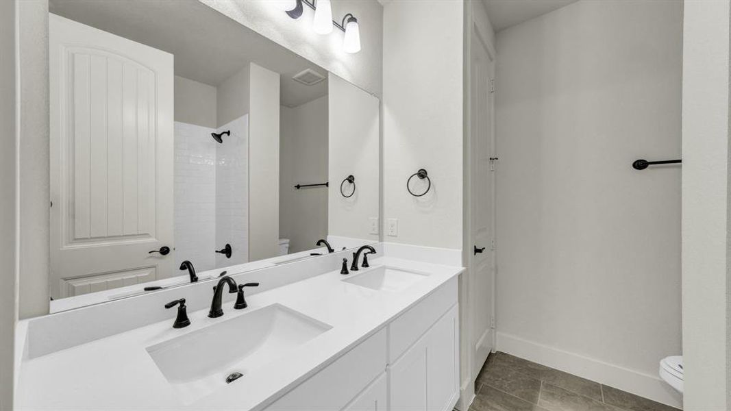 Furnished interior view inside a new home in Freeman Ranch, Weatherford (Image 10).
