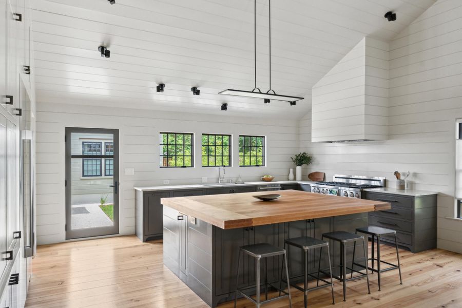 Community amenities in , Mount Pleasant (Image 47).