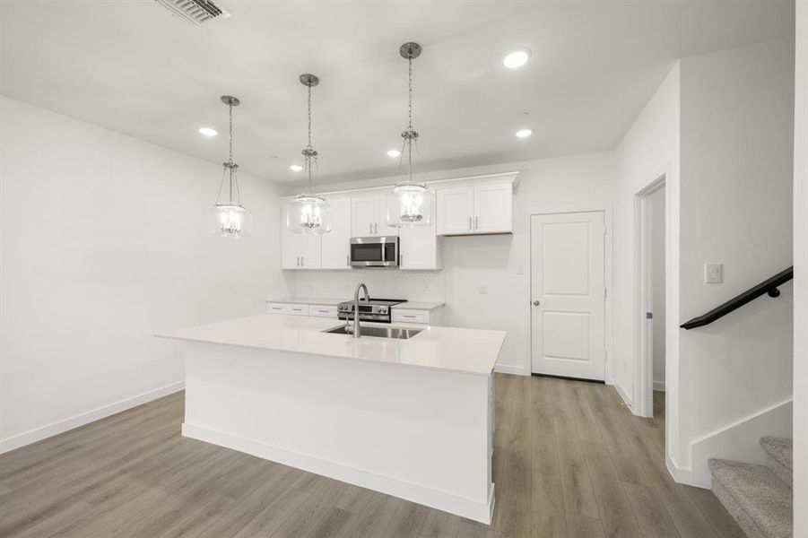 7621 Dakota- Kitchen-7448
