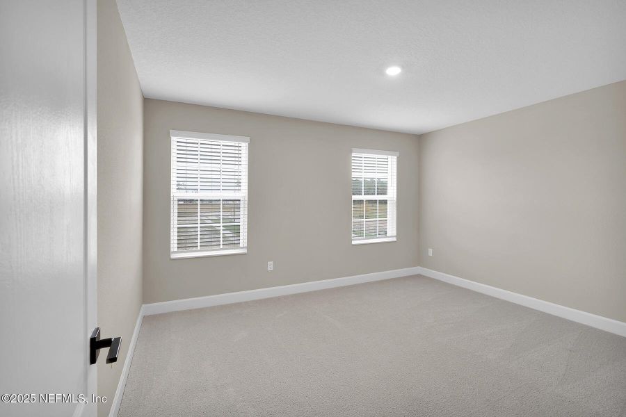Spacious, unfurnished interior of a new home in Jennings Farm, Middleburg (Image 14).