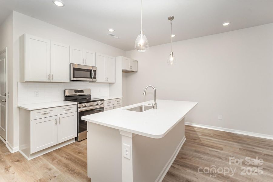 Photos of 2713 New Pineola Rd