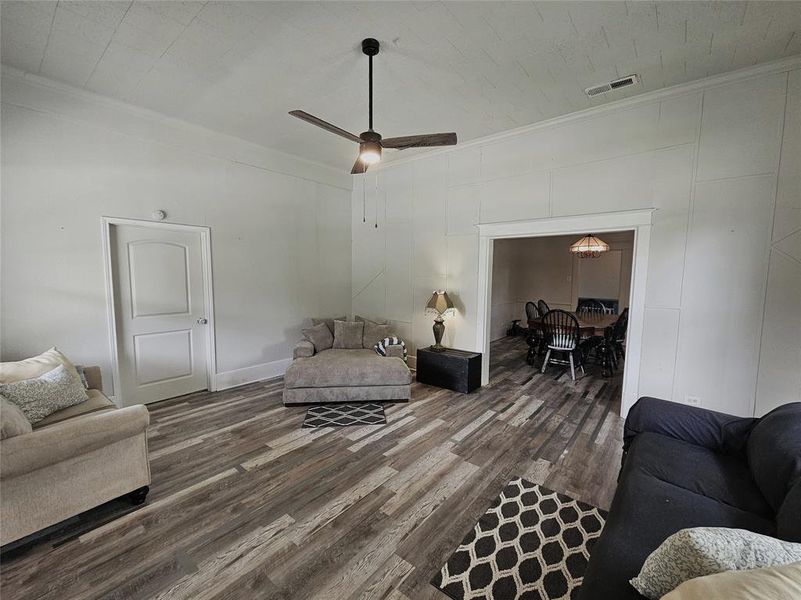 Furnished interior view inside a new home in , Groesbeck (Image 10).