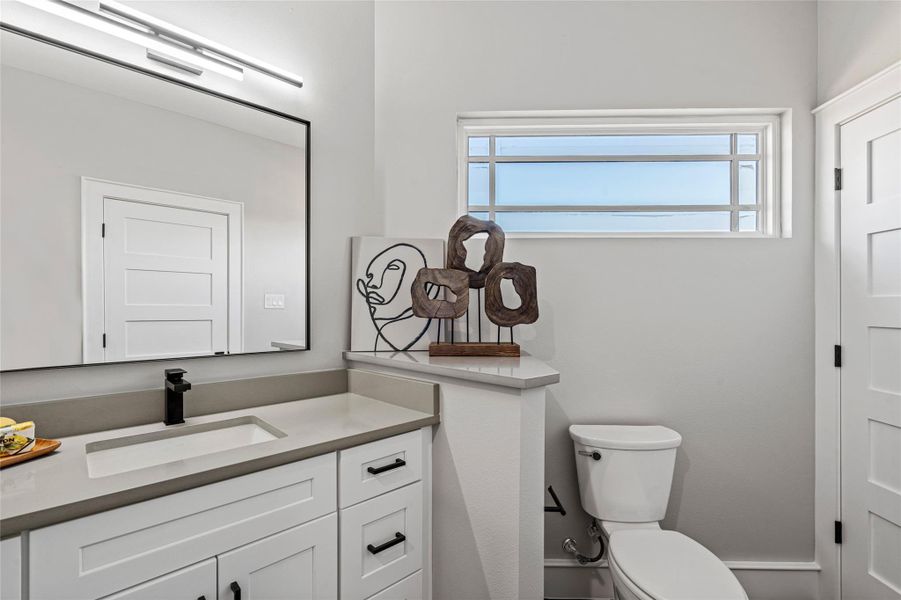 Primary Bathroom En-Suite Primary Bathroom En-Suite