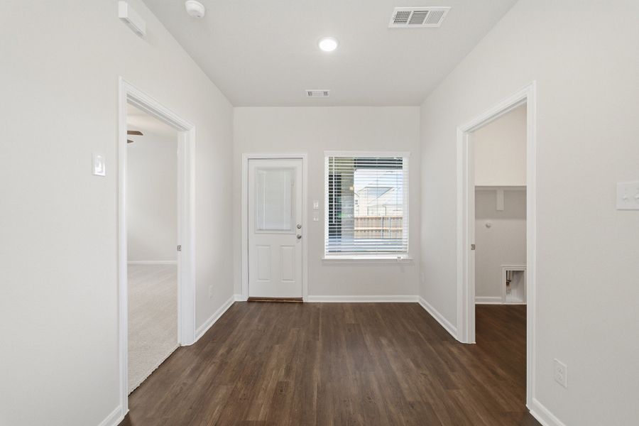 Spacious, unfurnished interior of a new home in La Terra, Celina (Image 25).