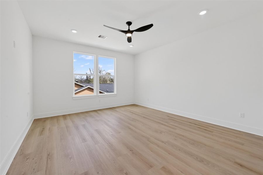 Spacious, unfurnished interior of a new home in , Houston (Image 29).