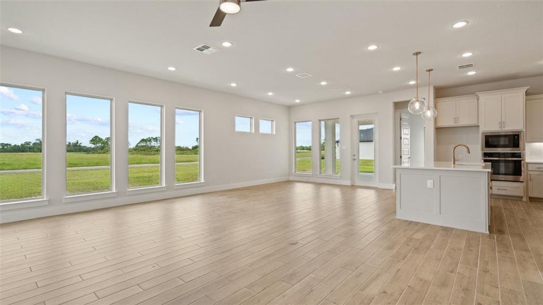 Spacious, unfurnished interior of a new home in Magnolia Bay 50', Nokomis (Image 12).