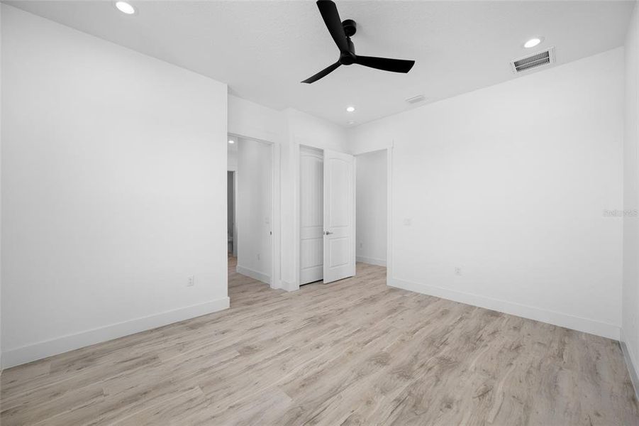 Spacious, unfurnished interior of a new home in , Treasure Island (Image 54).