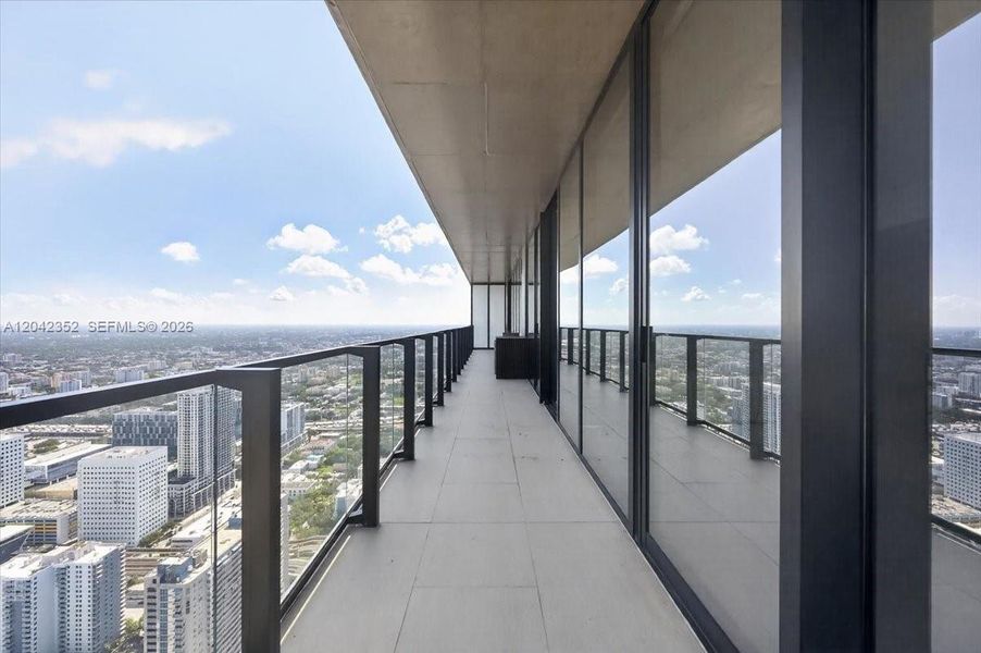 Condo located in Miami, FL showcasing its design and architecture (Image 24).