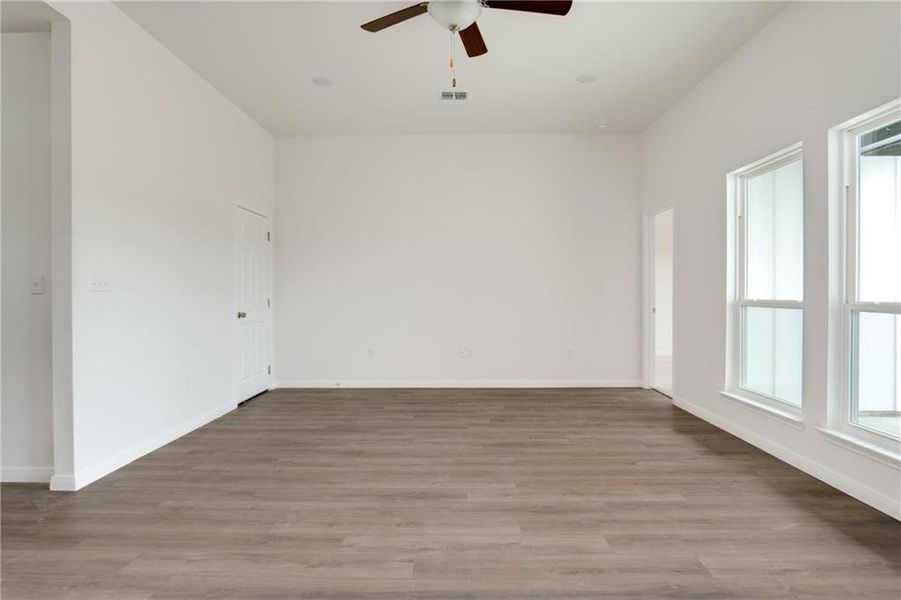 Spacious, unfurnished interior of a new home in , Temple (Image 17).
