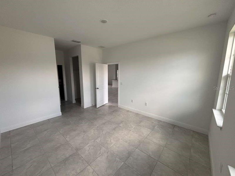 Spacious, unfurnished interior of a new home in , Citrus Springs (Image 12).