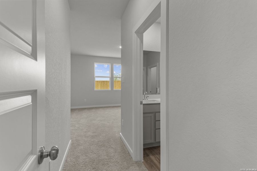 Spacious, unfurnished interior of a new home in Hacienda, San Antonio (Image 18).