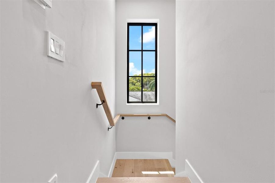 Spacious, unfurnished interior of a new home in College Park, Orlando (Image 57).