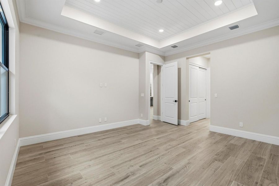 Spacious, unfurnished interior of a new home in Seaglass, Wabasso Beach (Image 27).