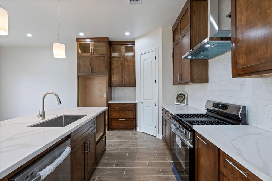 Quartz countertops all throughout.