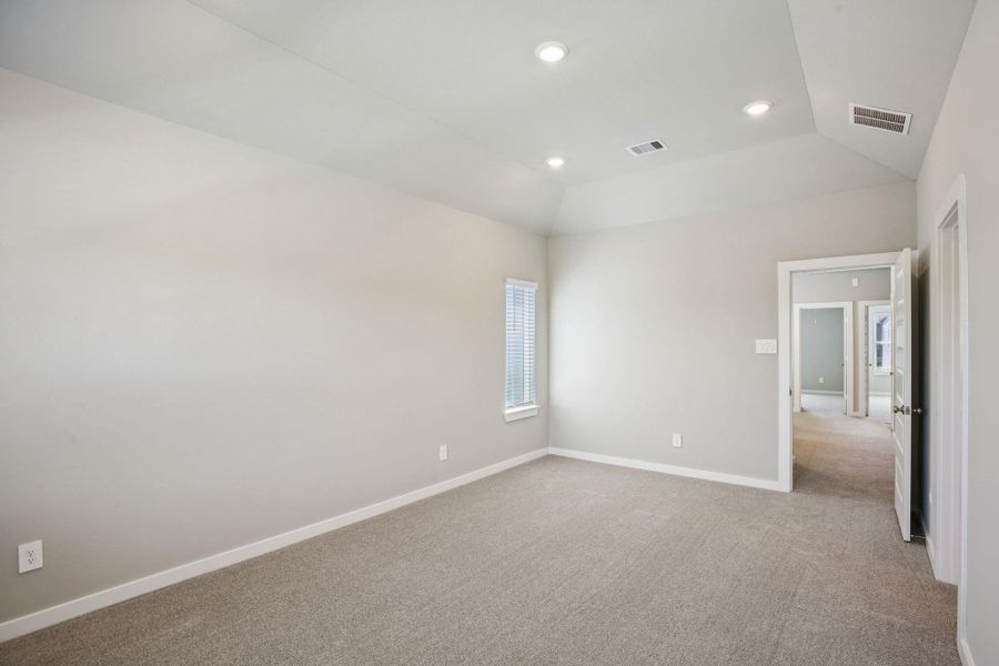 Spacious, unfurnished interior of a new home in Spring Brook Village - City Series, Houston (Image 17).