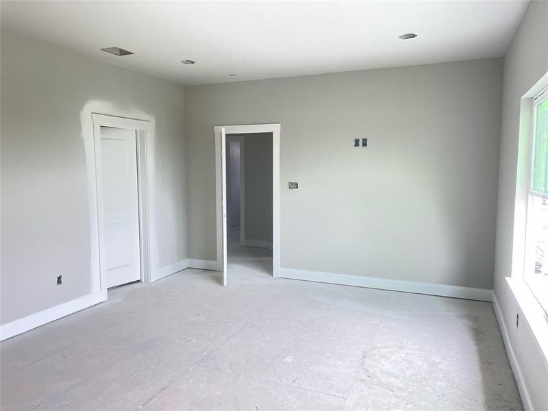 Spacious, unfurnished interior of a new home in , Dallas (Image 14).