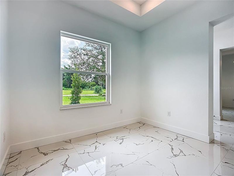 Spacious, unfurnished interior of a new home in , Plant City (Image 22).