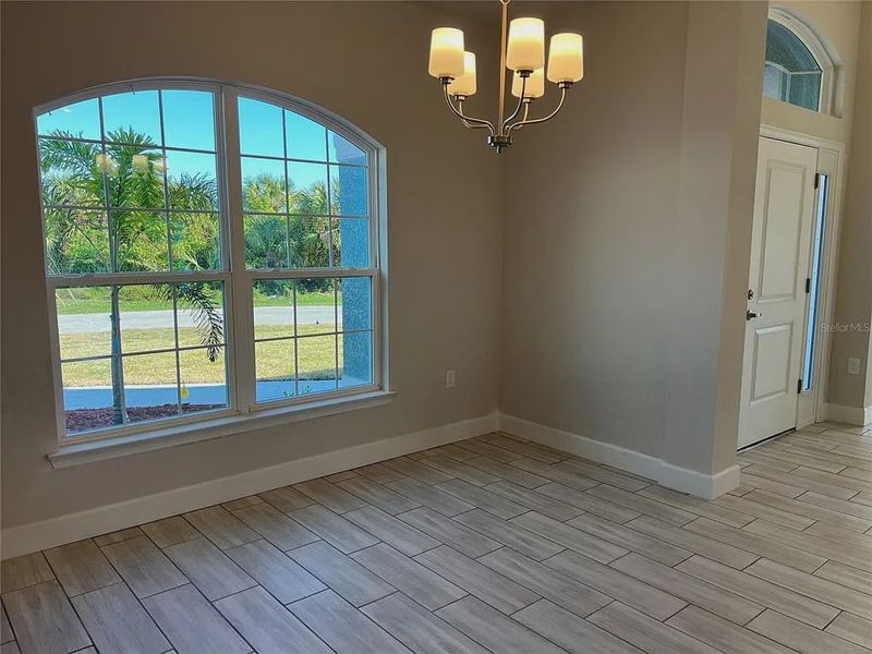 Spacious, unfurnished interior of a new home in South Gulf Cove, Port Charlotte (Image 8).