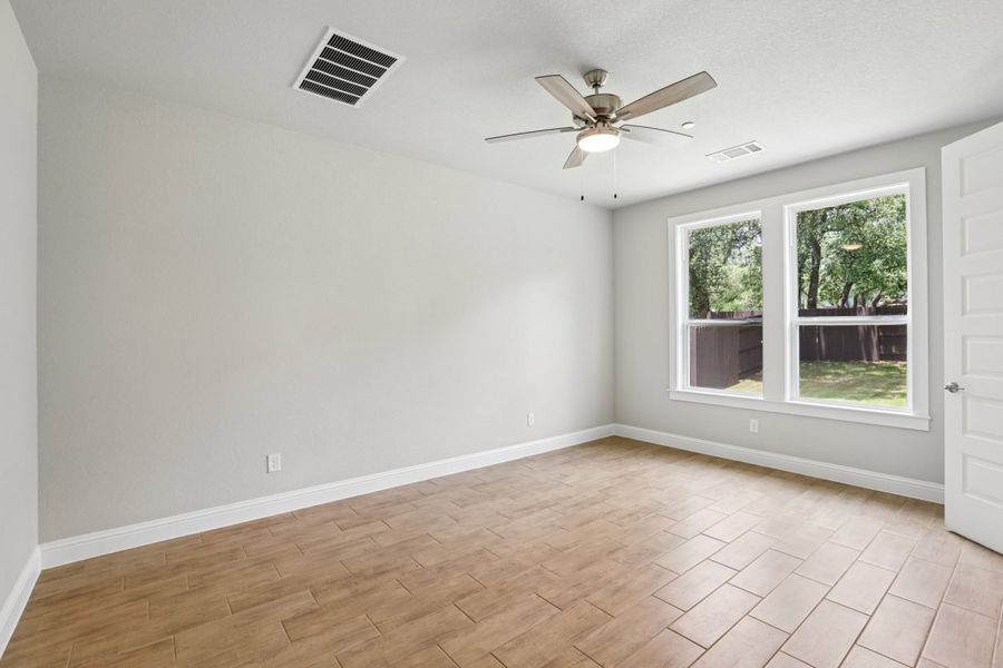 Spacious, unfurnished interior of a new home in Clear Creek, Round Rock (Image 18). Spacious, unfurnished interior of a new home in Clear Creek, Round Rock (Image 18).