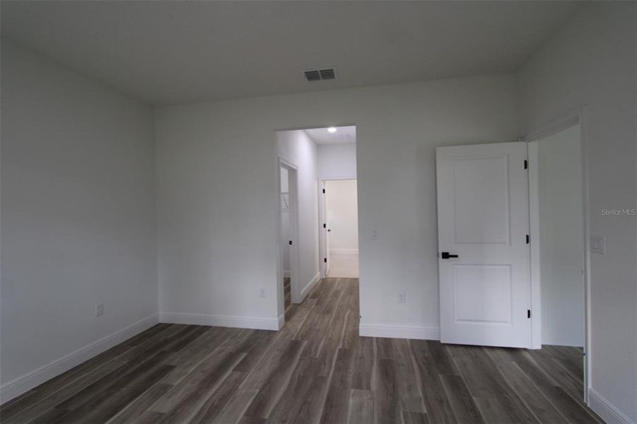 Spacious, unfurnished interior of a new home in , Citrus Springs (Image 18).