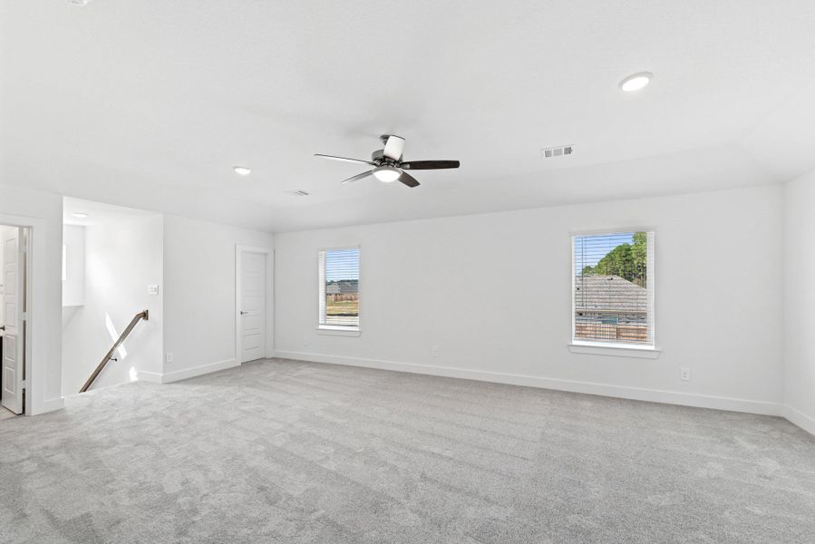 Spacious, unfurnished interior of a new home in Sorella, Tomball (Image 8).