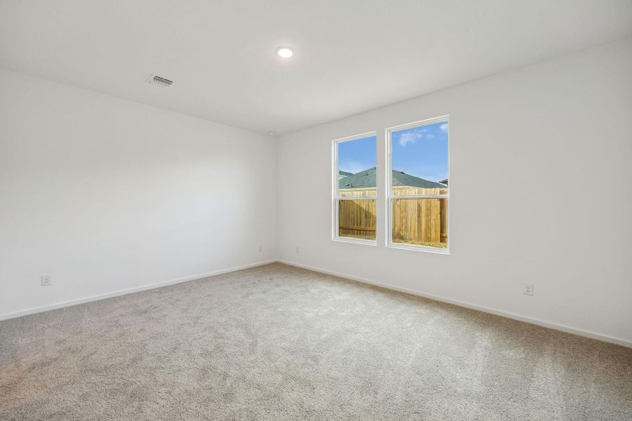 Spacious, unfurnished interior of a new home in Stokesbury, Waller (Image 24).