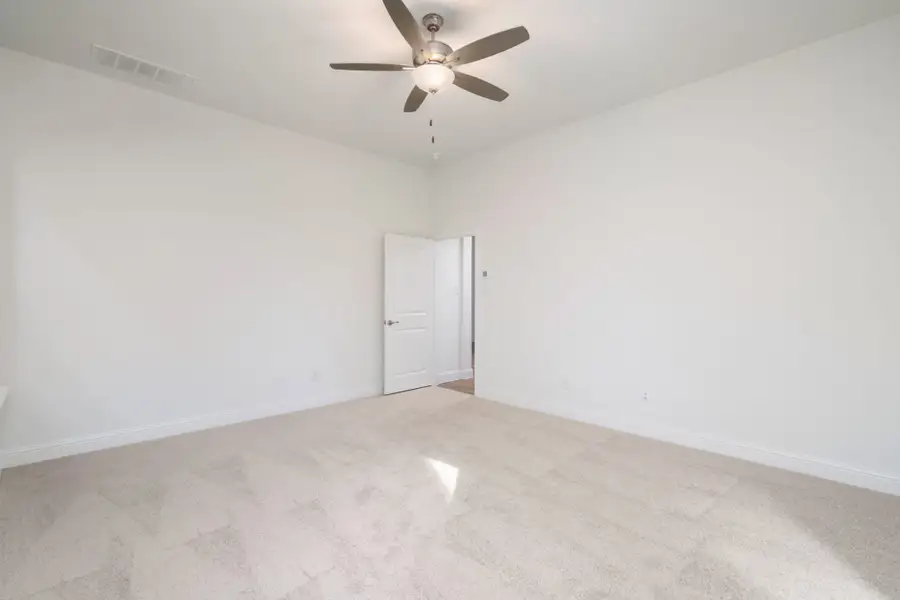 Spacious, unfurnished interior of a new home in Reunion, Rhome (Image 29).