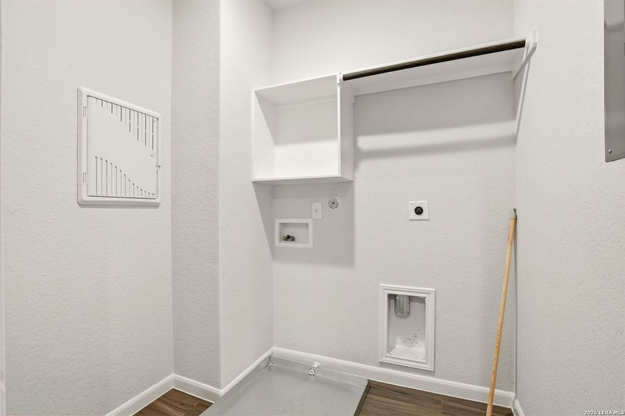 Spacious, unfurnished interior of a new home in Katzer Ranch, Converse (Image 25).