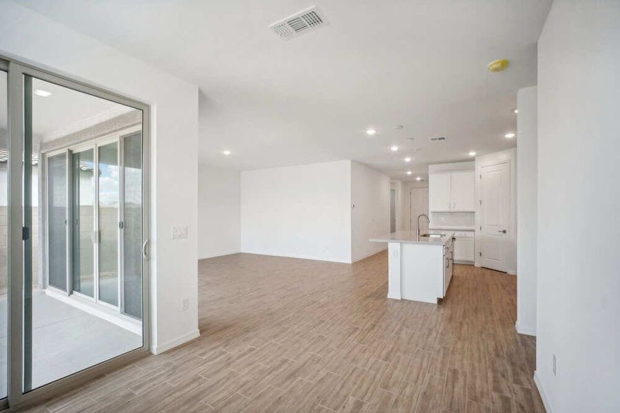 Dining nook to kitchen