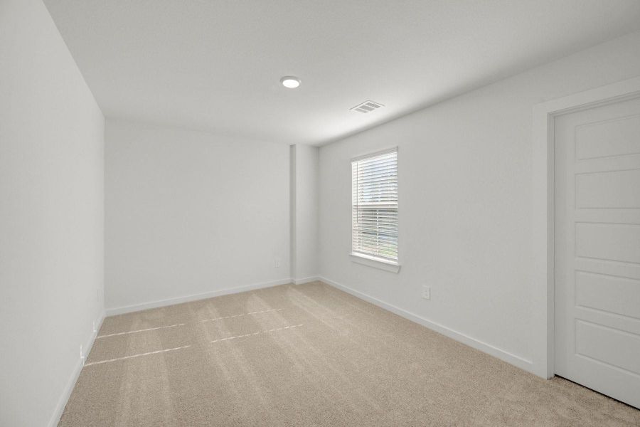 Spacious, unfurnished interior of a new home in Lone Star Landing, Montgomery (Image 23).