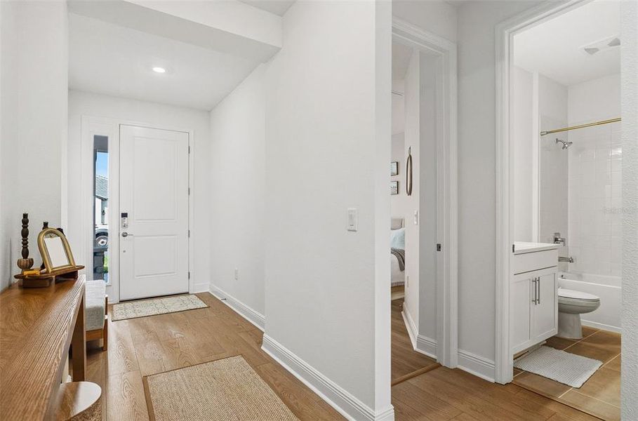 Spacious, unfurnished interior of a new home in Sweetwater at Lakewood Ranch, Bradenton (Image 23).
