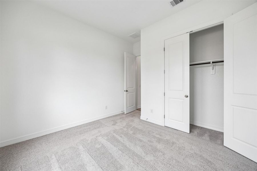 Spacious, unfurnished interior of a new home in Lago Mar, Texas City (Image 31).