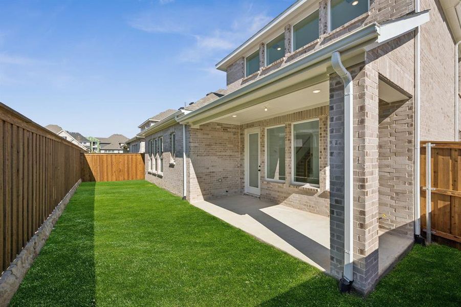 Dining al fresco is in your future in this private, fenced back yard with covered patio! Dining al fresco is in your future in this private, fenced back yard with covered patio!