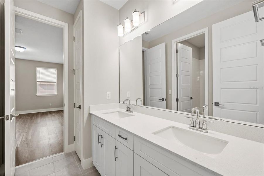 Furnished interior view inside a new home in , Winter Garden (Image 40).