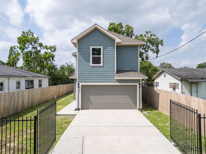 Front exterior of a new home in , Houston, TX, highlighting curb appeal (Image 21). Front exterior of a new home in , Houston, TX, highlighting curb appeal (Image 21).