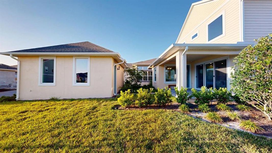 Exterior details and patio area of a home in , Orlando (Image 3).