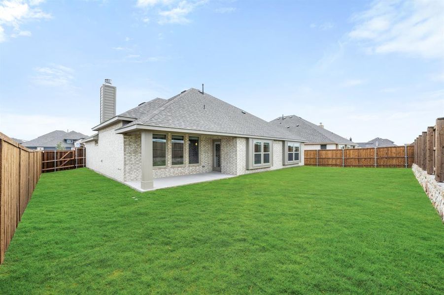 Exterior details and patio area of a home in Somerset, Venus (Image 25).