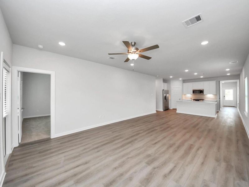 Spacious, unfurnished interior of a new home in Caney Creek Place, Conroe (Image 26).