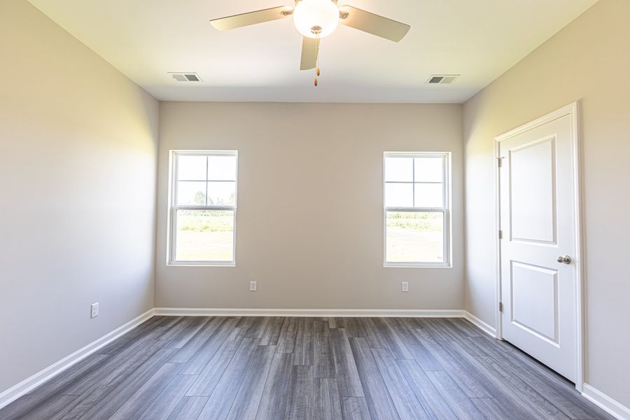 Representative unfurnished interior of a home built from the Dillon II by Great Southern Homes in Shady Grove, Conway (Image 57).