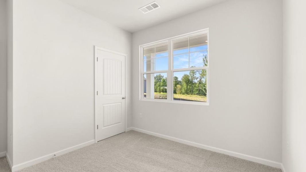 Spacious, unfurnished interior of a new home in Falcon Landing, Gainesville (Image 24).